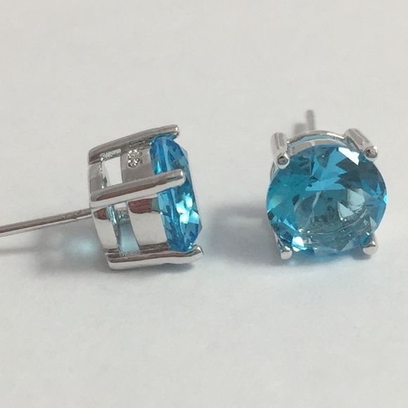 Jewelry - Round blue crystal stud earrings sterling silver